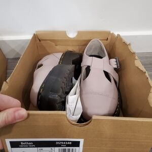 Womens 7 Dr. Martens Vintage Taupe Bethan Shoes Mary Jane Platform